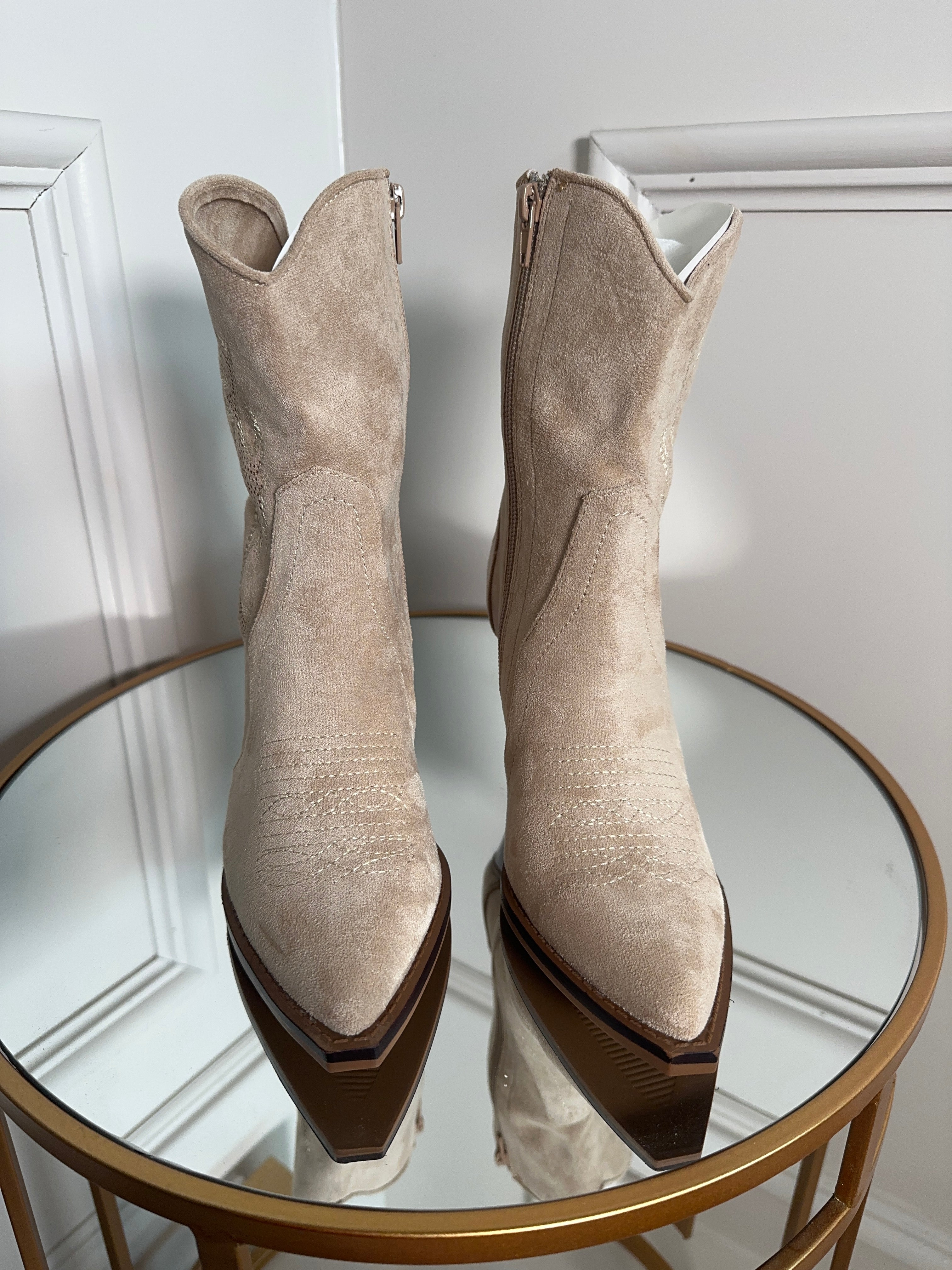 Beige hot sale western boots